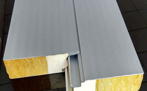 巖棉夾心橫鋪板怎么看？