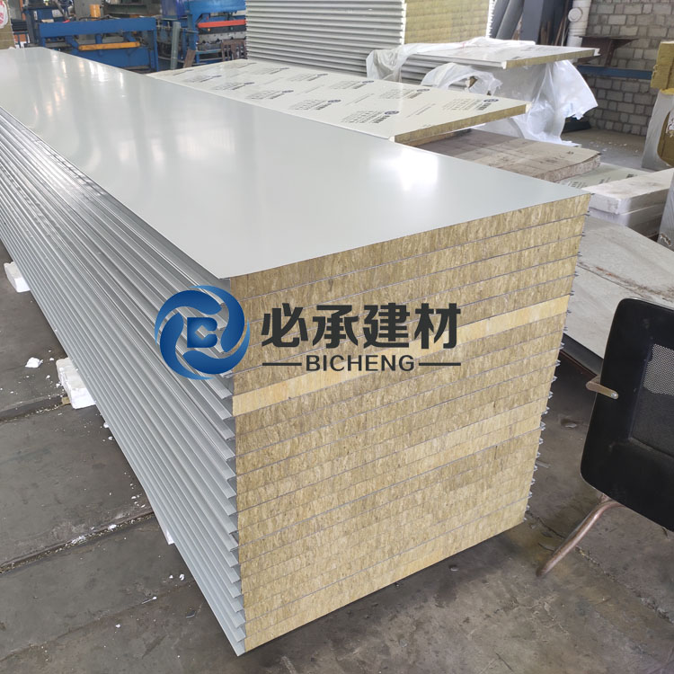 選購巖棉夾芯板時需要注意哪些關(guān)鍵指標(biāo)？